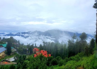 Majestic views of the Himalayan mountains and wide valleys from Hotel Holiday Home – hotel located at Mashobra near Shimla town